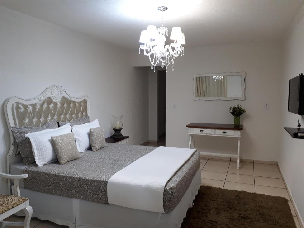 פוז דו איגואסו Pousada Cris Garden Bed&Breakfast מראה חיצוני תמונה
